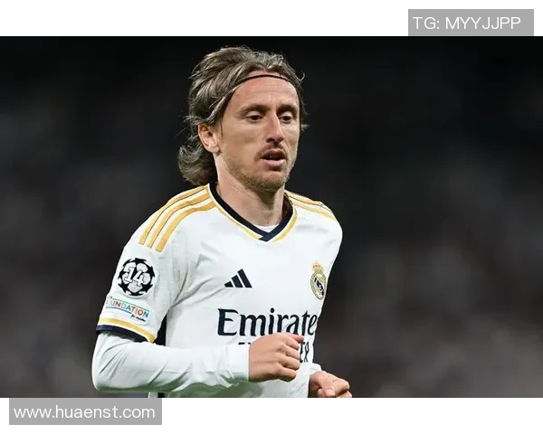 白发中分的足球明星如何在绿茵场上书写传奇人生与不老传说 白发中分的足球明星如何在绿茵场上书写传奇人生与不老传说